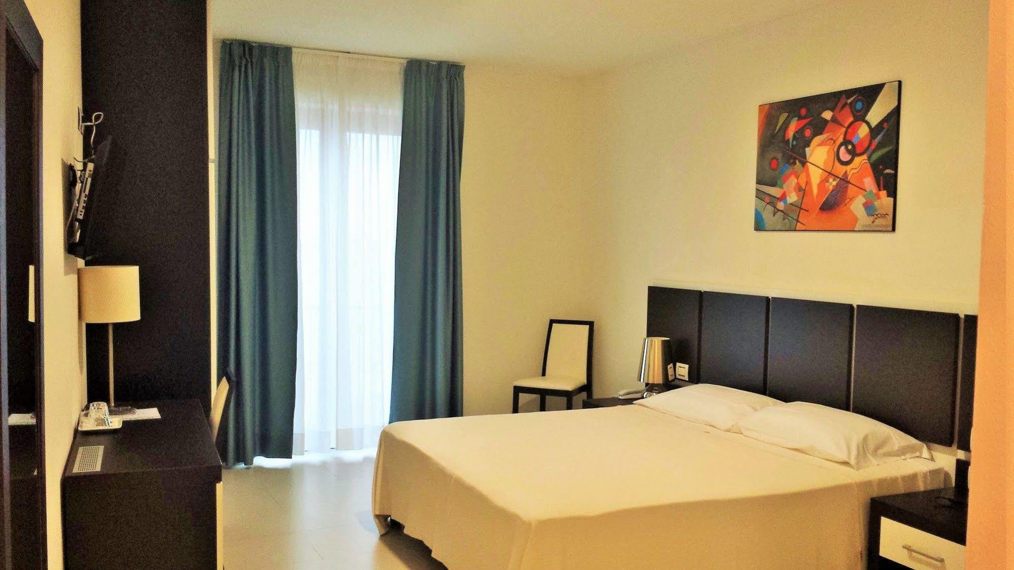 Buddi Hotel Platamona Eksteriør billede
