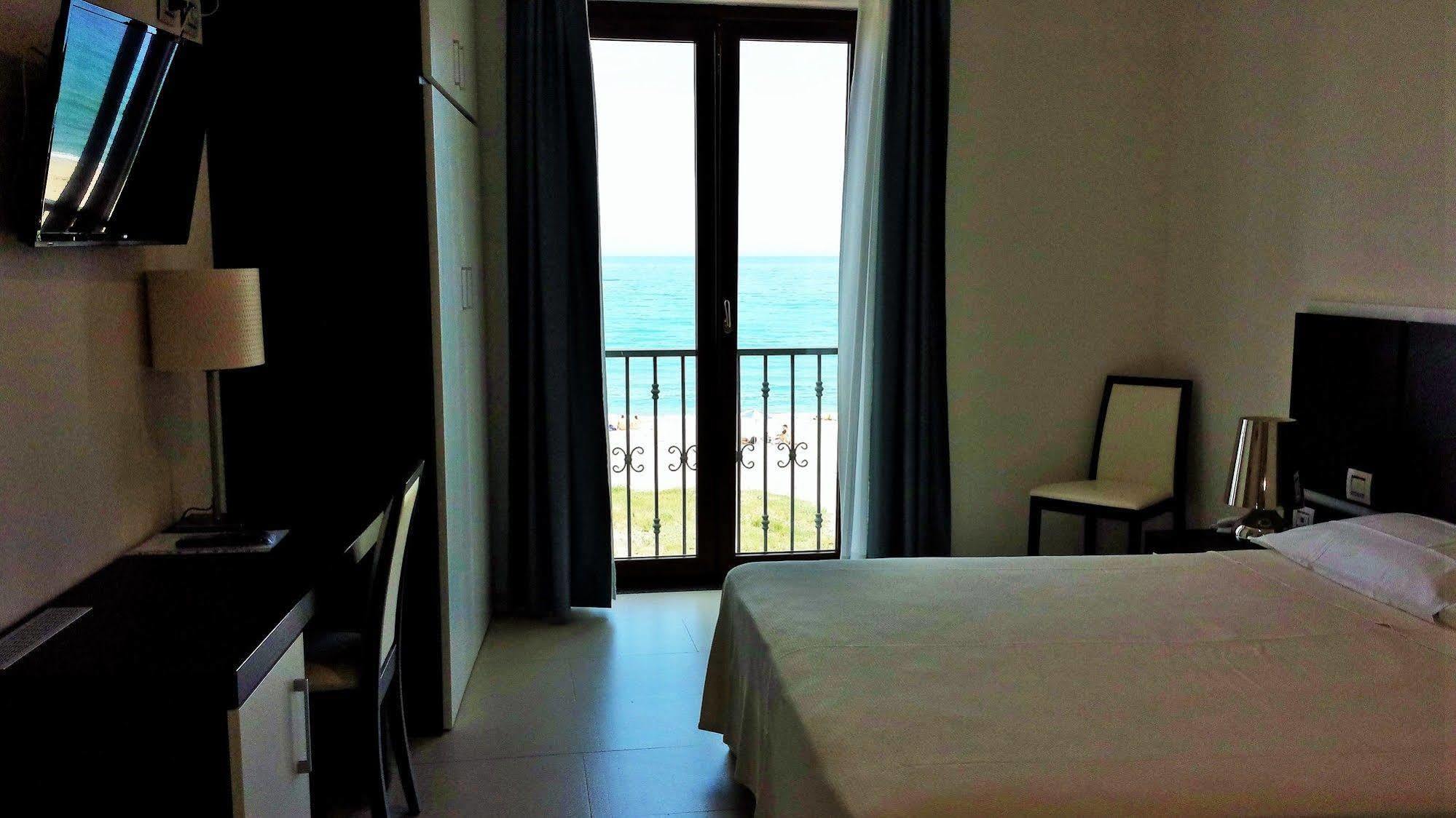 Buddi Hotel Platamona Eksteriør billede